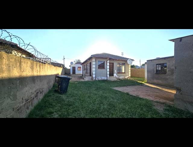 7 BEDROOM HOUSE FOR SALE IN LOTUS GARDENS